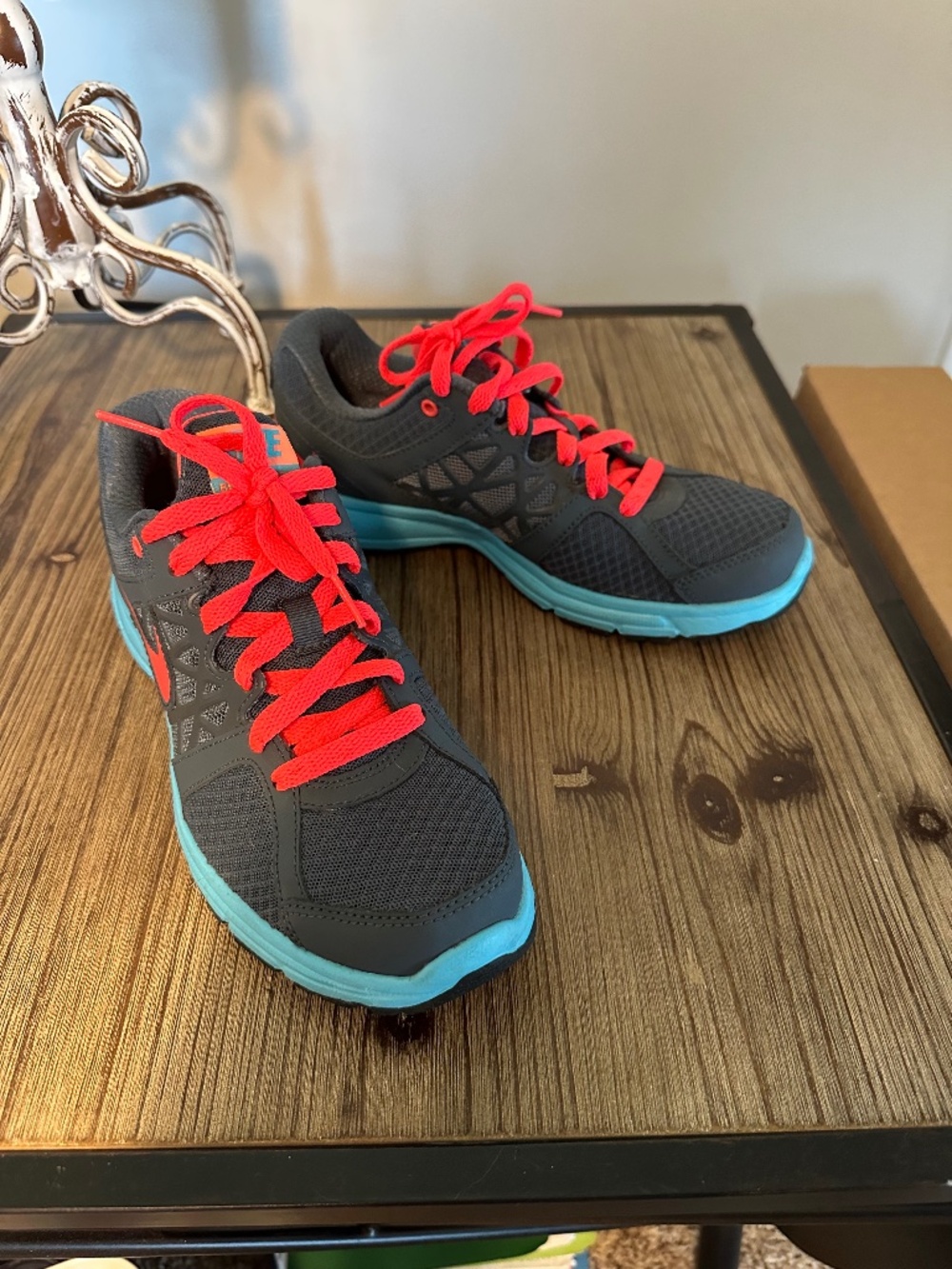 Nike Relentless 2 Running Shoe, size 8, Turquoise, gray and coral - EUC